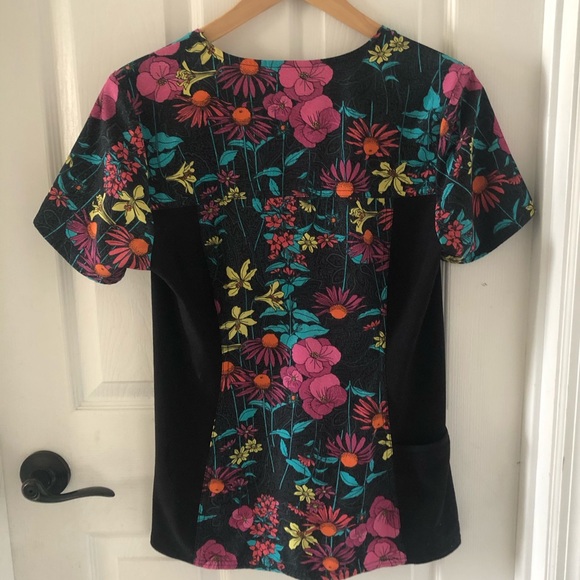 Scrub top Cherokee size small - Picture 4 of 4